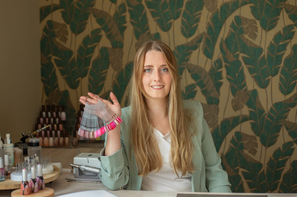 alt="Klantervaringen nagelstudio Zuidbroek – tevreden klanten bij Nagelstyling Desiree"